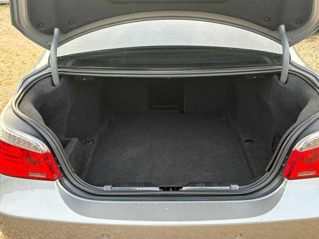 Pārdod BMW 535d ar rūpnīcas M packet , Face lift optika 3, 0d - 200kw - 272 zs