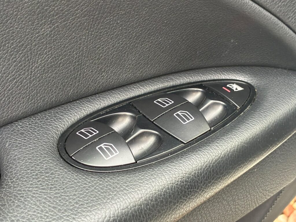 Pārdod Mercedes E280 Face Lift 3.0Cdi - 140kw /190zs